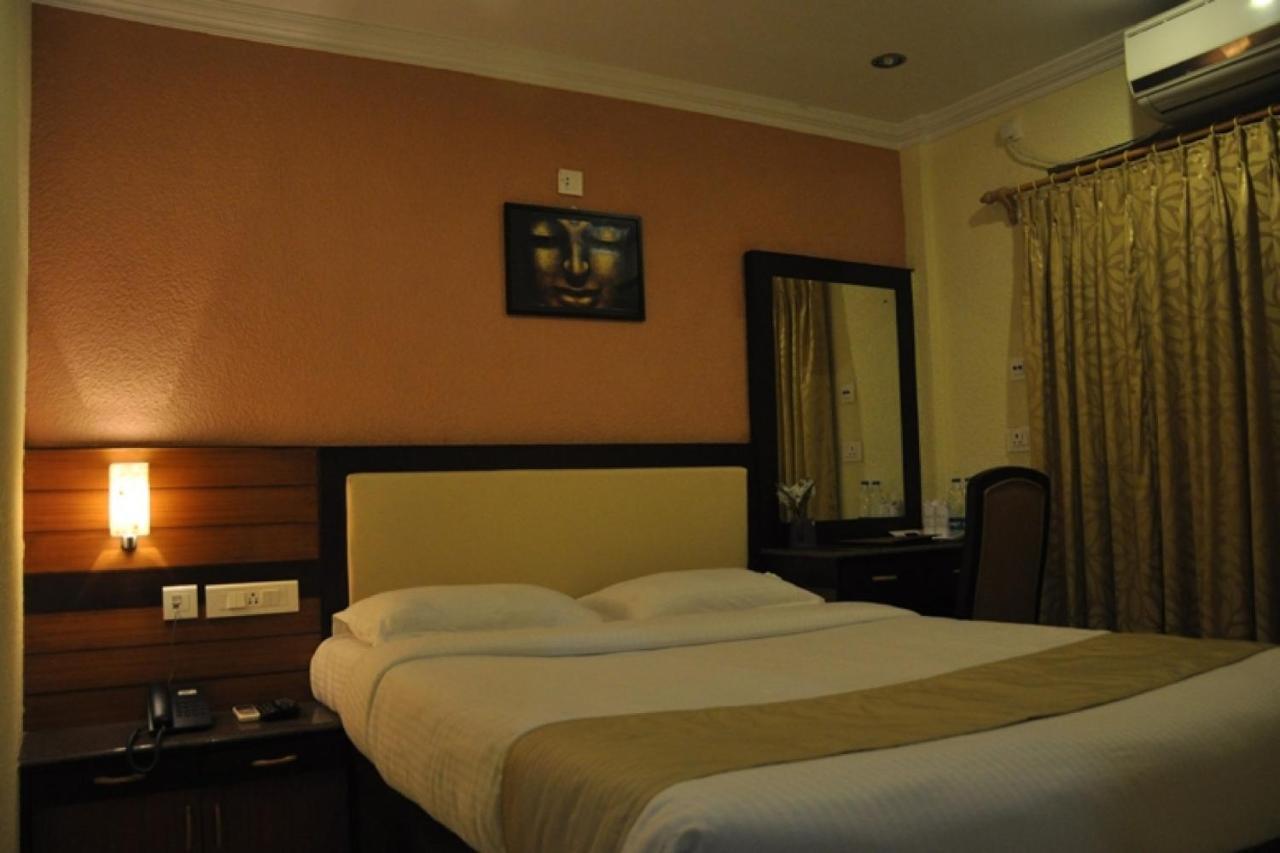 Hotel Moments Kalkutta Exterior foto